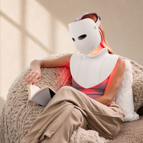 Therabody Neck & Chest LED - zaawansowana terapia światłem LED na szyję i dekolt